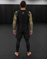 Rash guard militar de manga larga para hombre